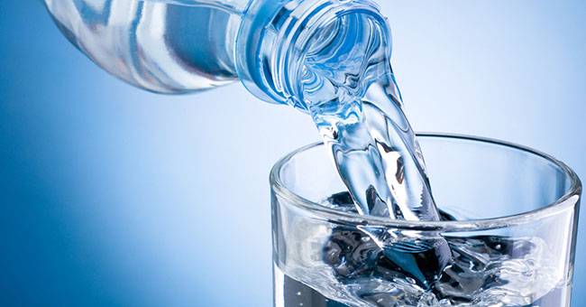 Lecce, al bar gli servono brillantante al posto dell'acqua: ragazzo in gravi condizioni