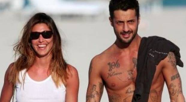 Fabrizio Corona si dichiara per Belen Rodriguez: "Torna da me, ti amo ancora"