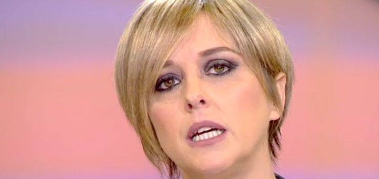 Nadia Toffa ironica contro i suoi haters: "Pochi mesi di vita? Mollo tutto e vado al mare"