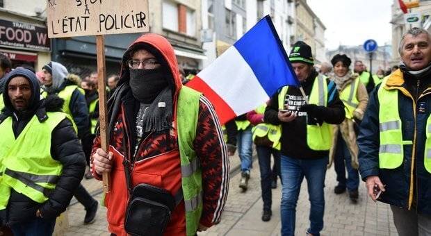 Luigi Di Maio attacca la Loiseau sui Gilet Gialli: "Macron ci ha paragonato alla lebbra"