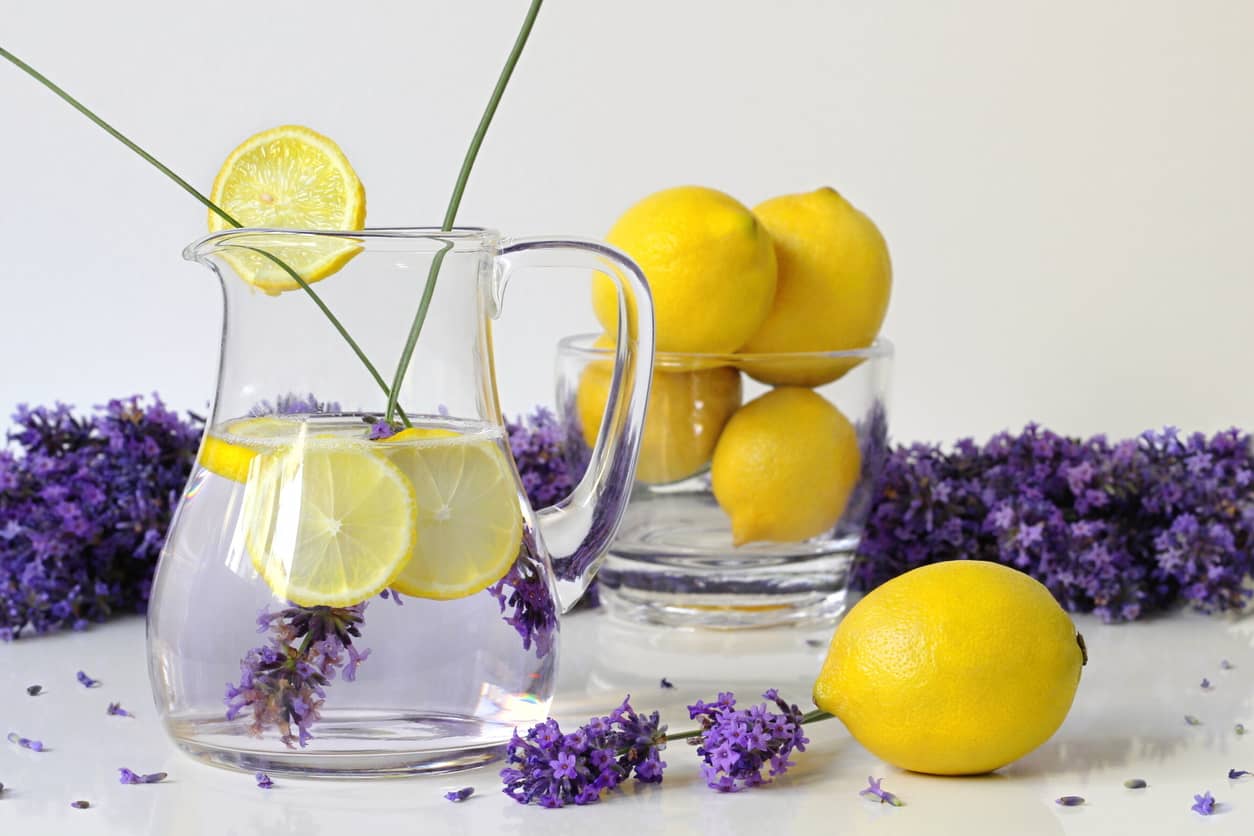 rimedio naturale contro ansia, mal di testa e stress limone e lavanda