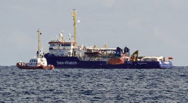 Sea Watch, guasto alla nave: i migranti sbarcheranno a Catania