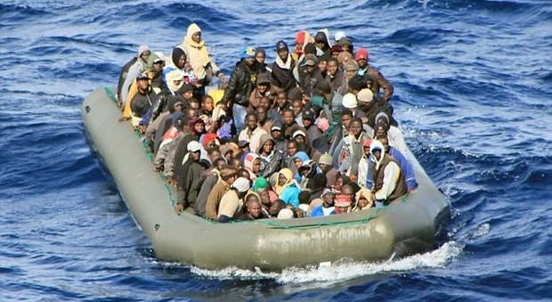 Migranti in gommone, ennesima strage nel mare: solo 3 salvi