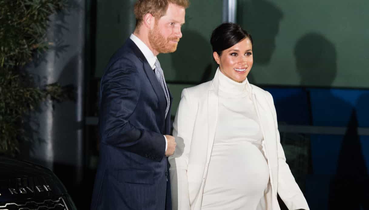 Meghan Markle, look in bianco accusata di copiare Kate Middleton