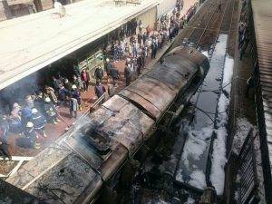 Cairo treno in fiamme
