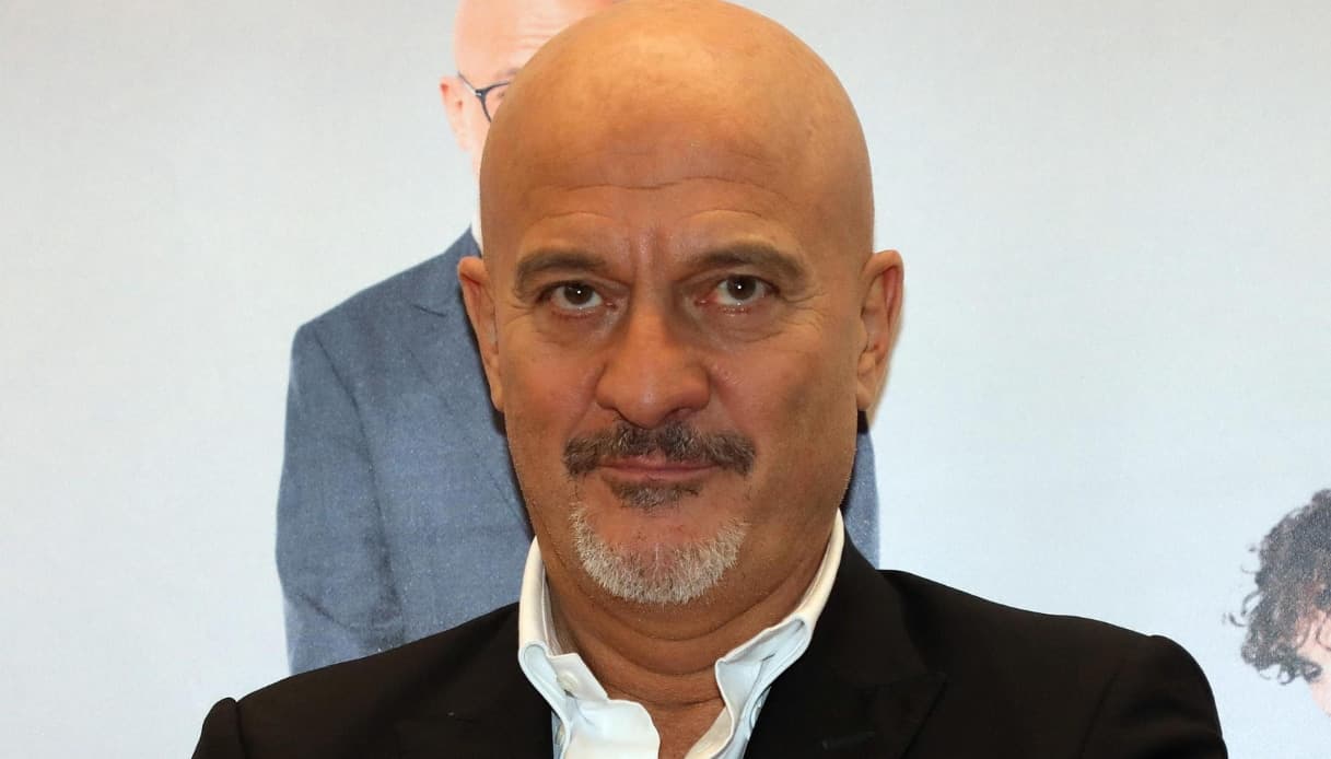 Claudio Bisio sbotta contro Sanremo: "Mai più in Rai, ho avuto paura di ogni cosa"