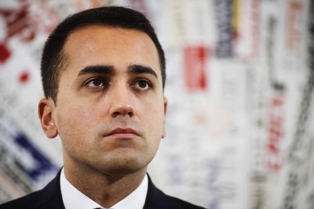 Reddito di Cittadinanza, Luigi Di Maio contestato a Pomigliano: "Vogliamo fatti non parole"