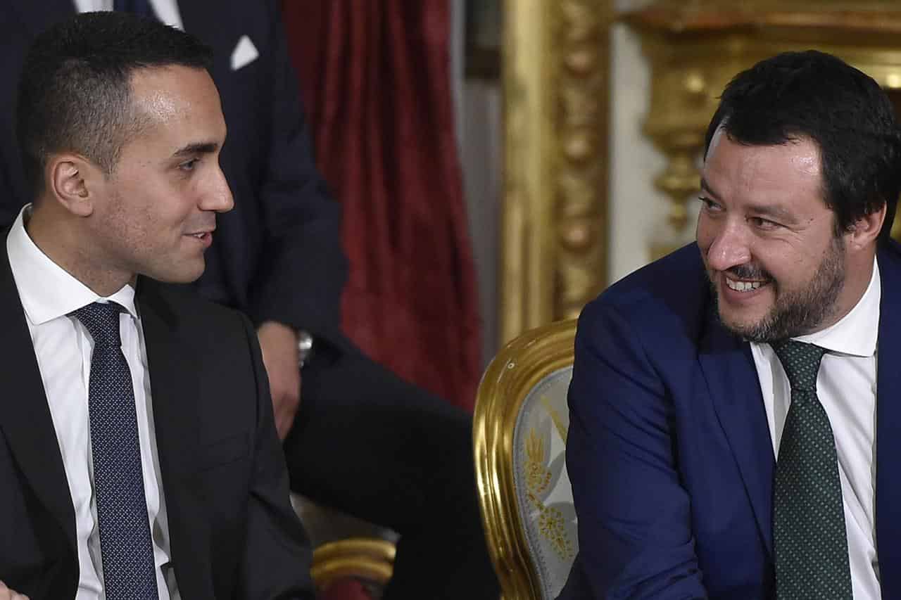 Matteo Salvini salvato da Rousseau, base M5S insorge: "Ci avete distrutto e venduto"