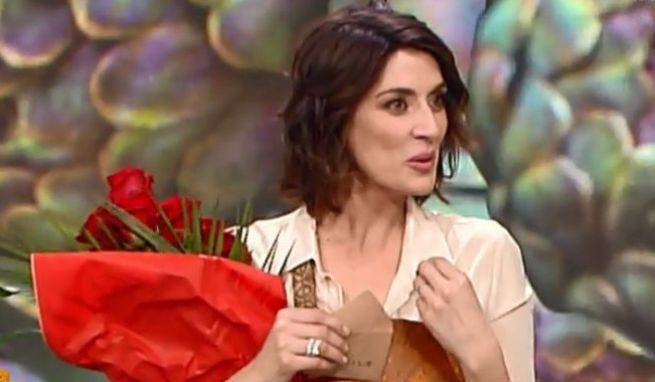 Elisa Isoardi, tra rose e un nuovo amore segreto: "Ci credo ancora"