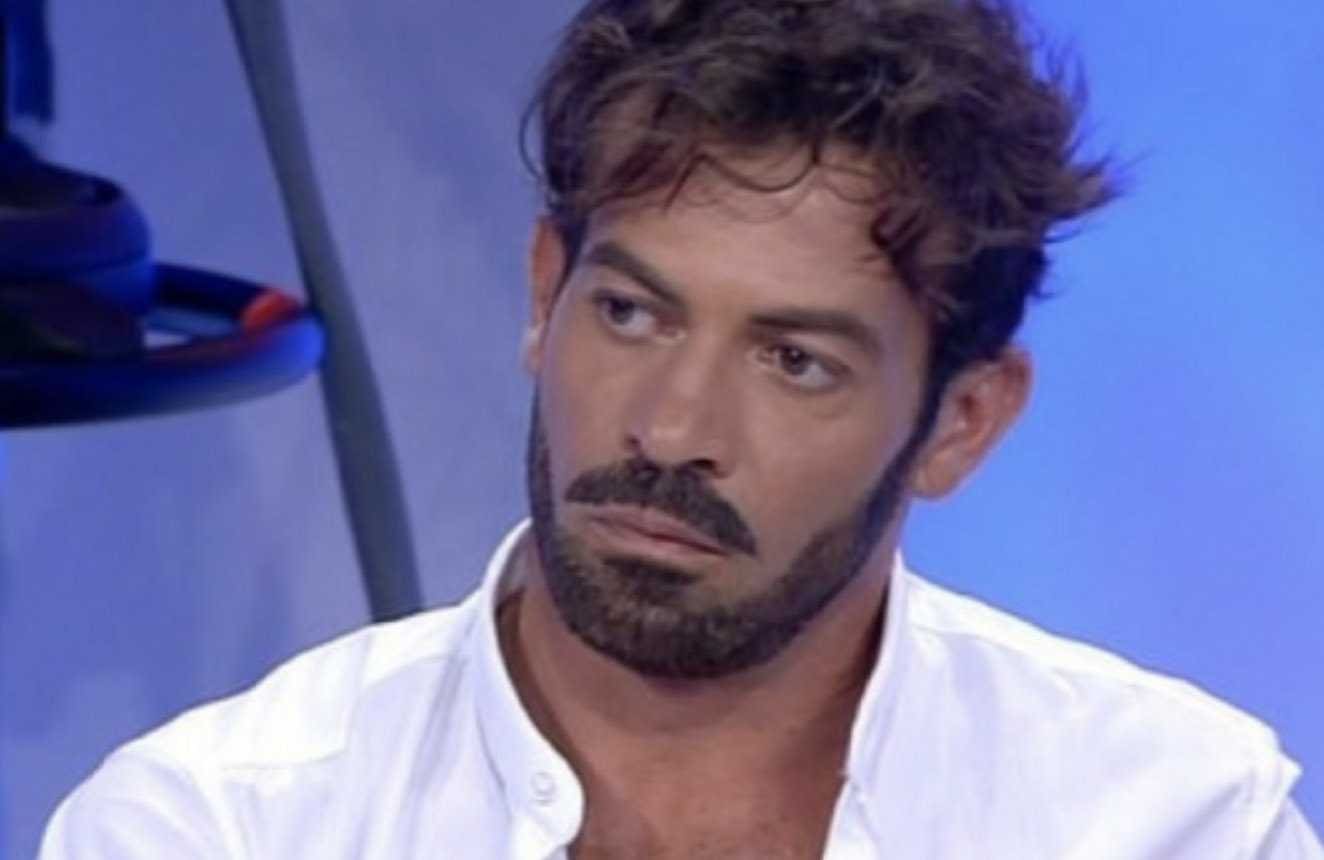 Gianni Sperti è di nuovo innamorato: "Ti travolge inevitabilmente"