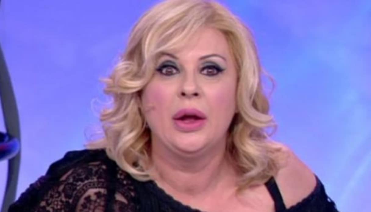 Tina Cipollari, insulti al figlio sui social: "Mettilo a dieta"