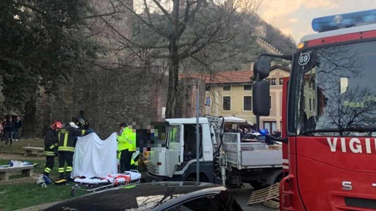 Passeggino travolto da camion, amputazione per il bimbo in gravi condizioni