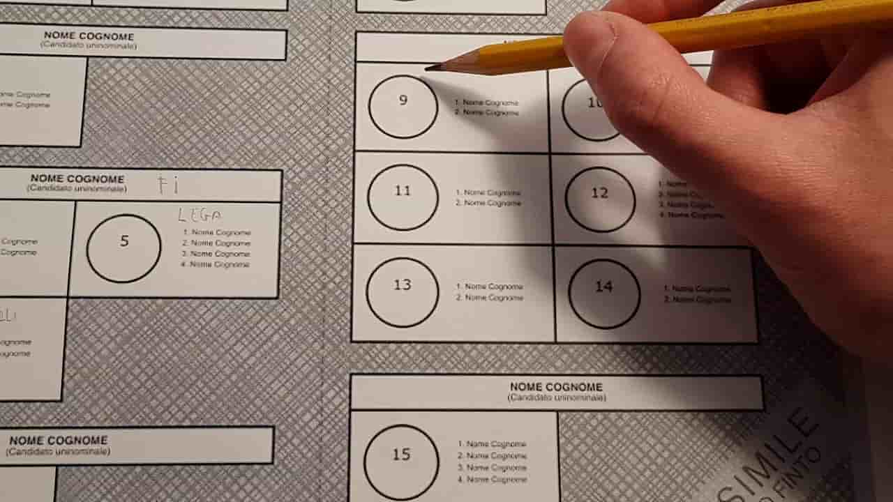 Sicilia, deputati assessori e sindaci indagati: favori in cambio di voti