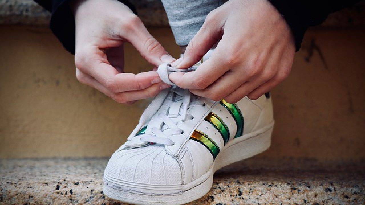 stringare le scarpe