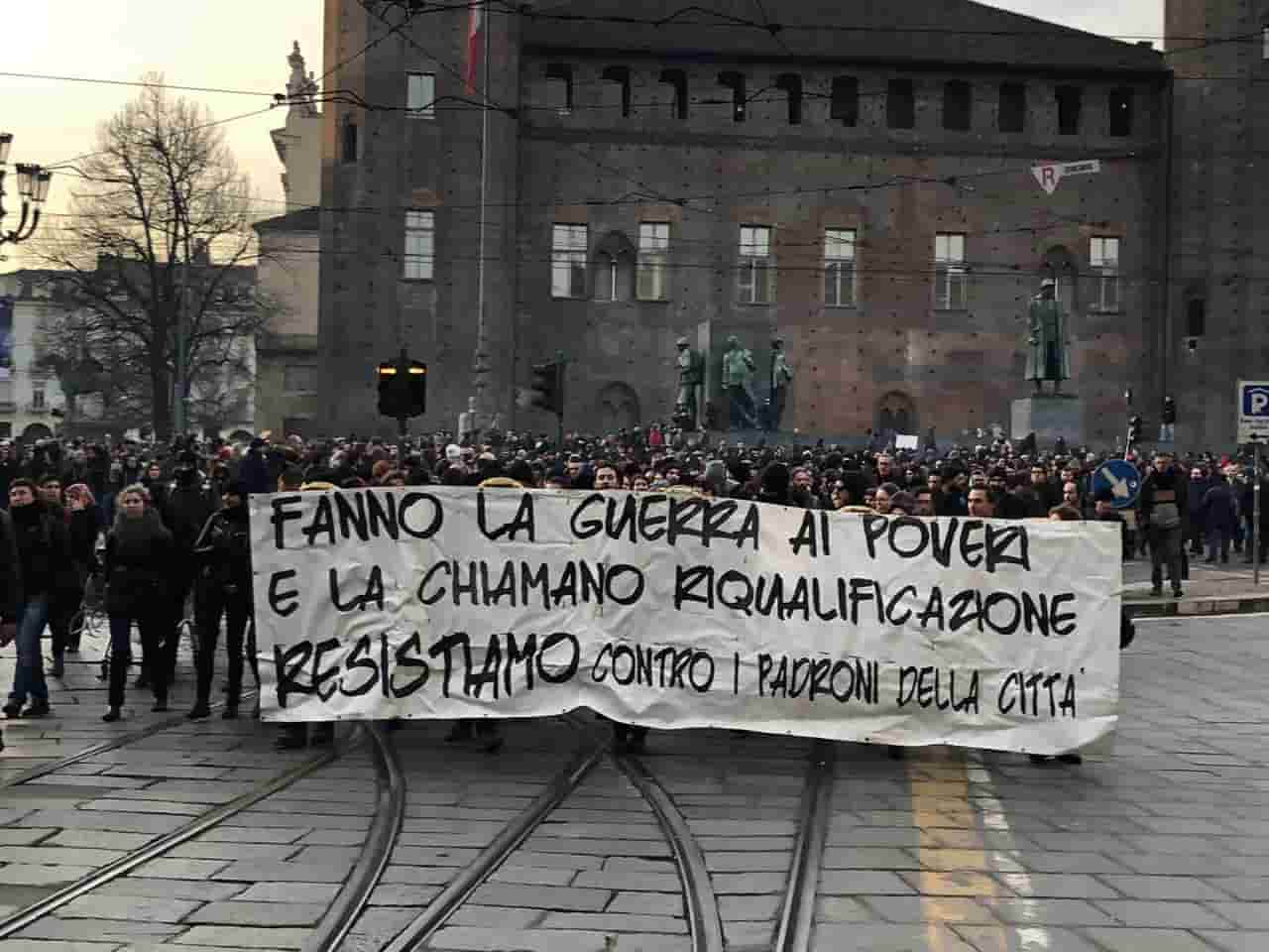 Torino, anarchici in corteo