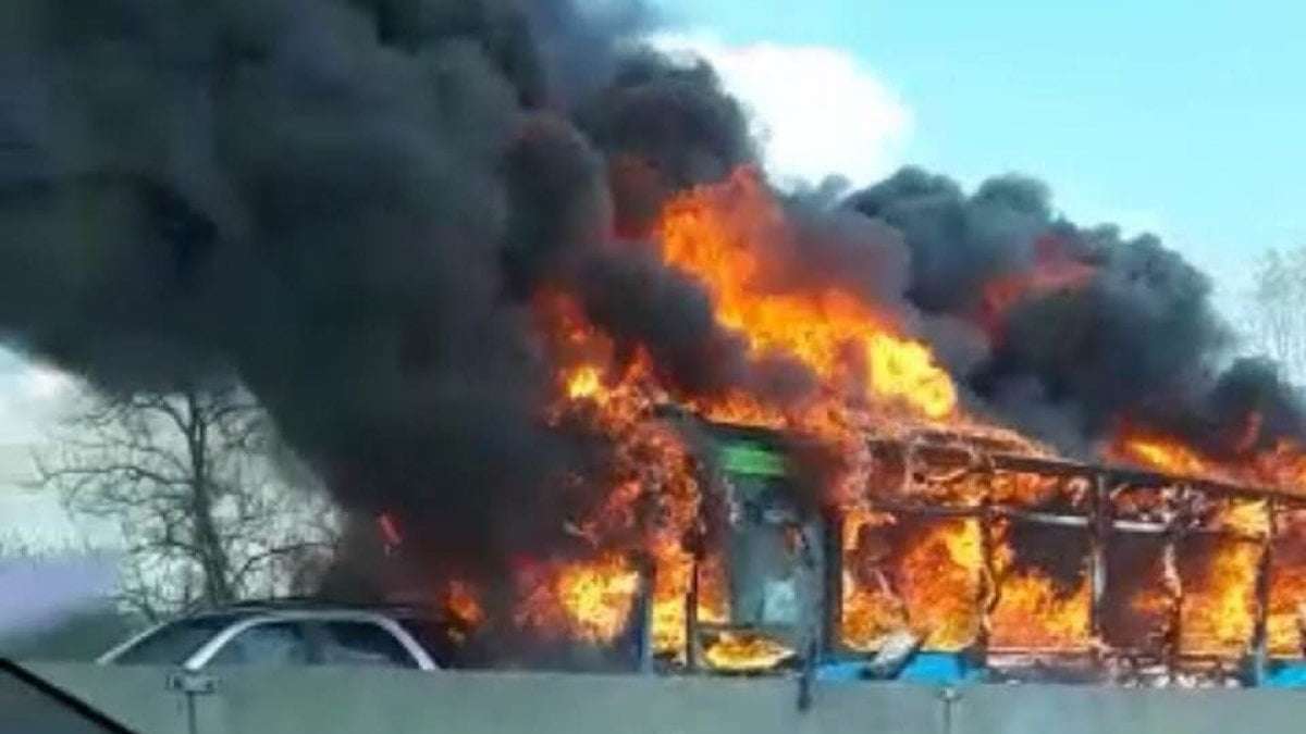 Bus in fiamme