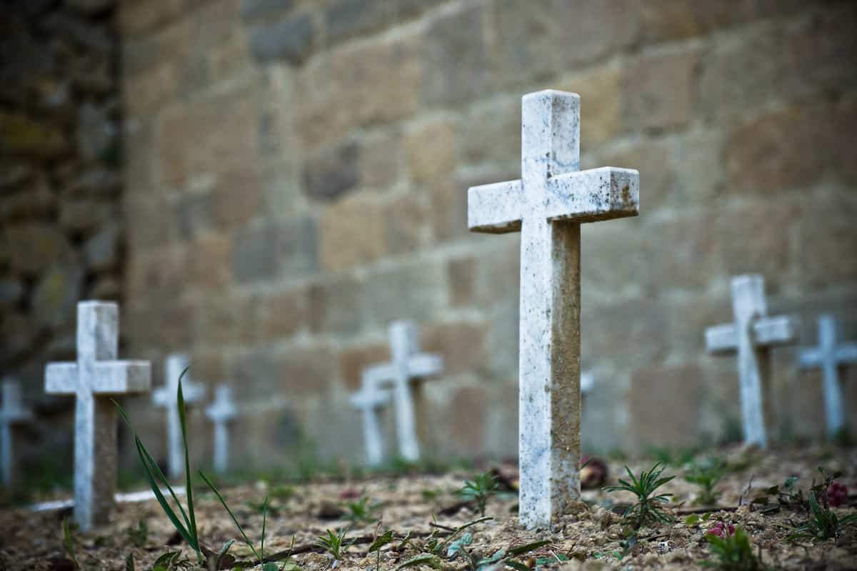 Bologna, resta in obitorio dopo la morte