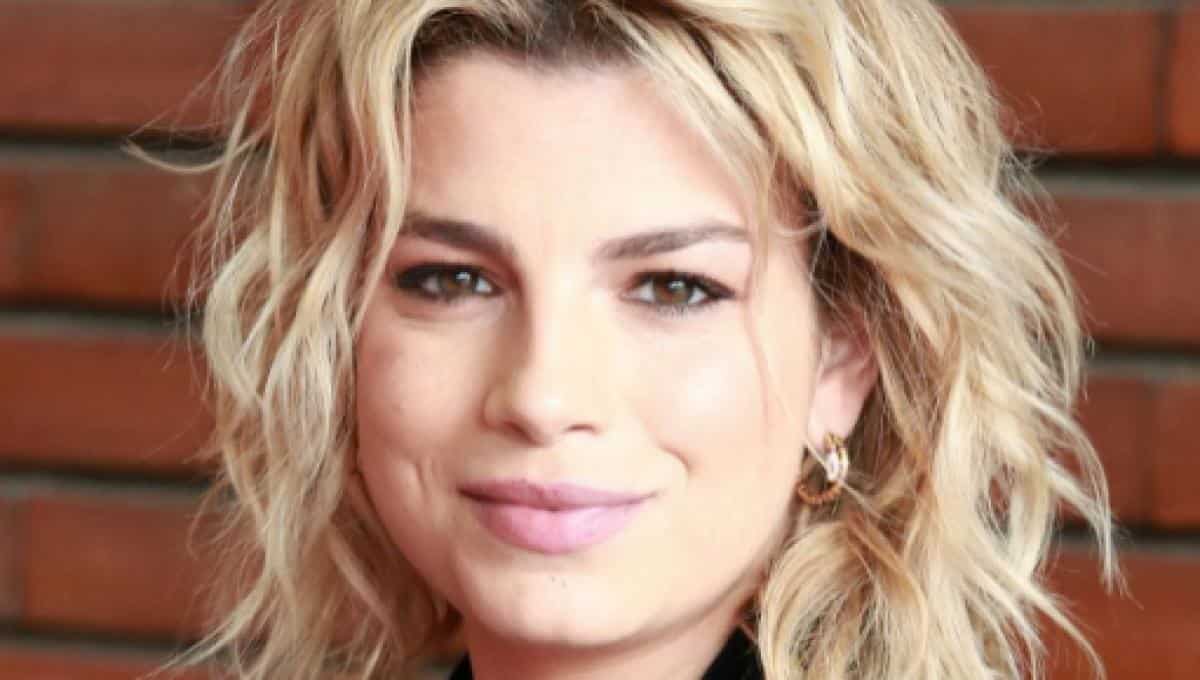 Emma Marrone in clinica, trattamento d'urto per la pelle