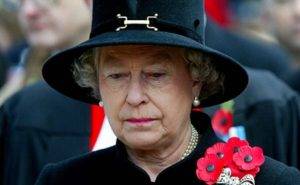 La Regina Elisabetta nei guai, infrange il protocollo: "Non avrebbe dovuto farlo"