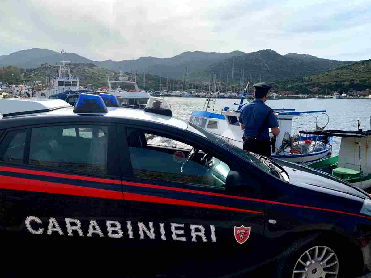 Tragedia a teulada donna cade con sedia a rotelle in mare mentre figlia scatta foto