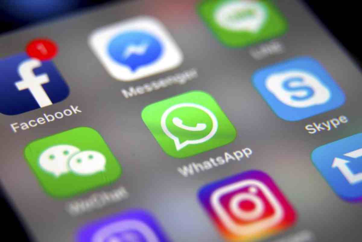 instagram facebook whatsapp non funzionano, social down