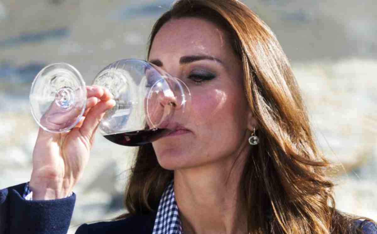 Kate Middleton ubriaca fracida una sera all'Università