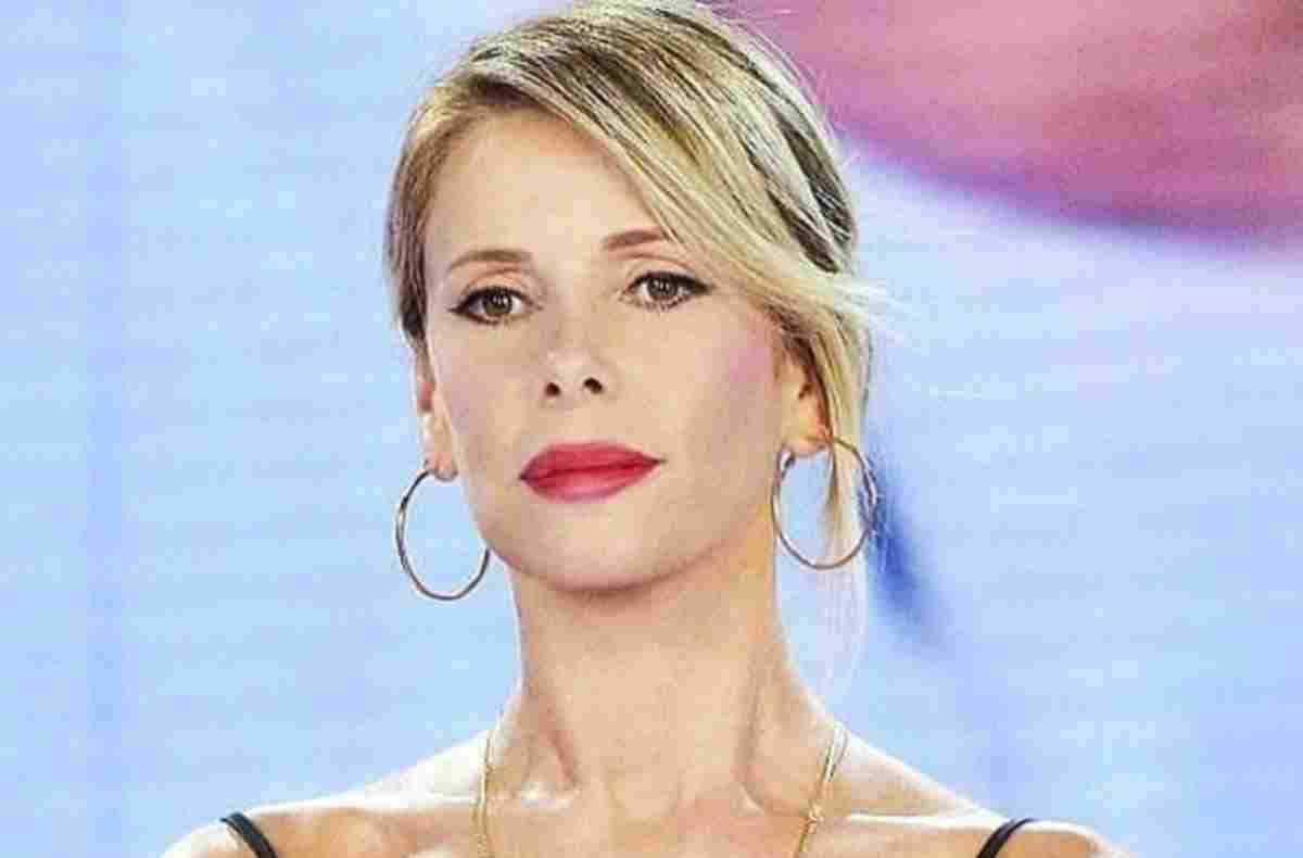 Alessia Marcuzzi, gli occhiali alla figlia