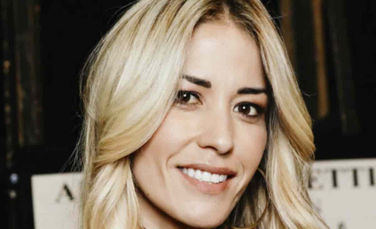 Elena Santarelli cicatrice? No addominali