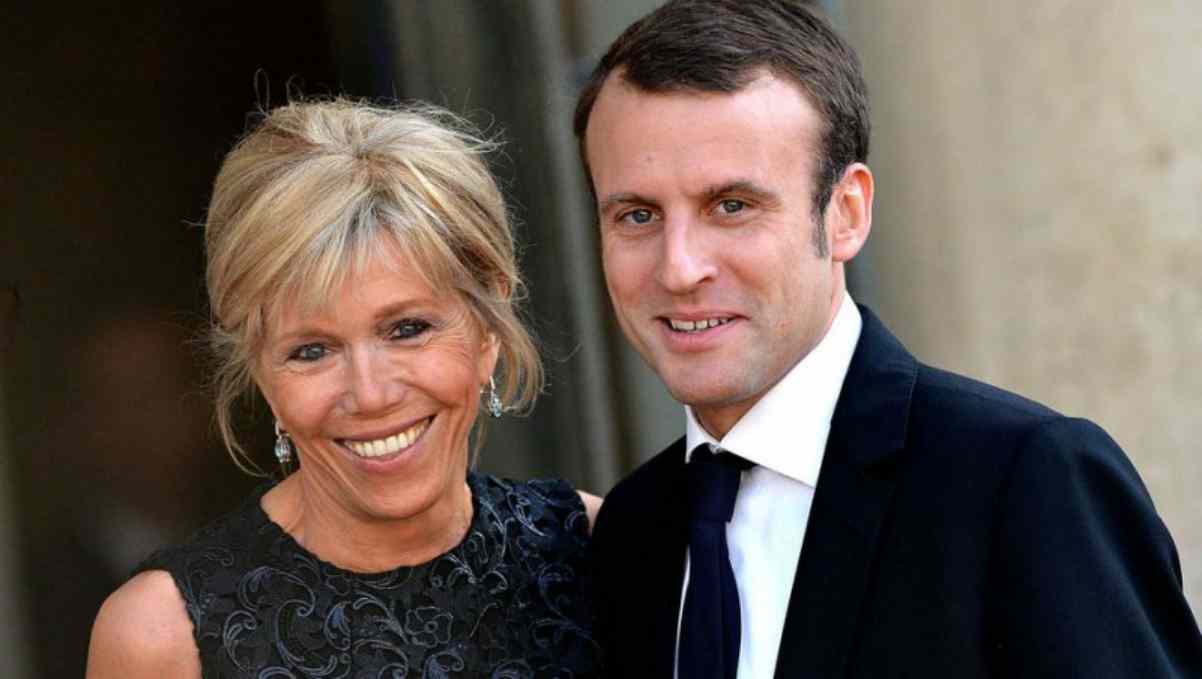 Brigitte Macron irrinoscibile: 'Intervento di chirurgia plastica segretissimo'