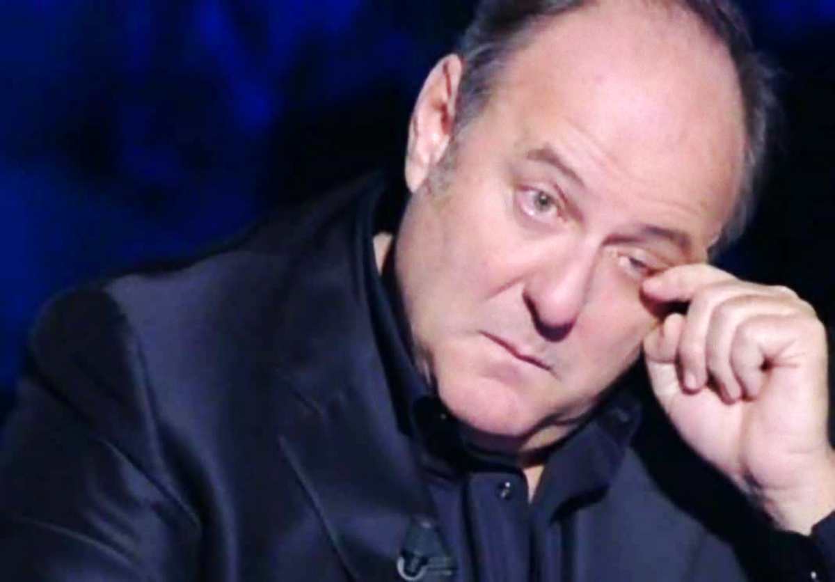 Gerry Scotti, lacrime per il pensionamento in diretta