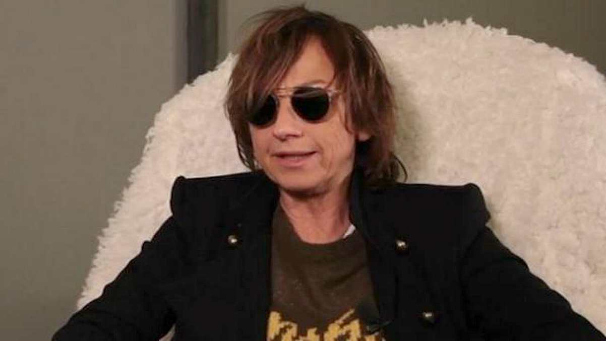 Gianna Nannini punta da una medusa in viso, impatto violento al volto