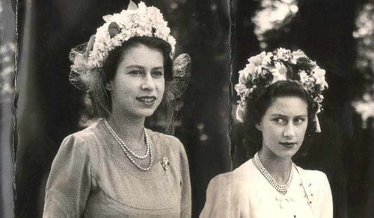 La futura Regina Elisabetta II e la Principessa Margaret