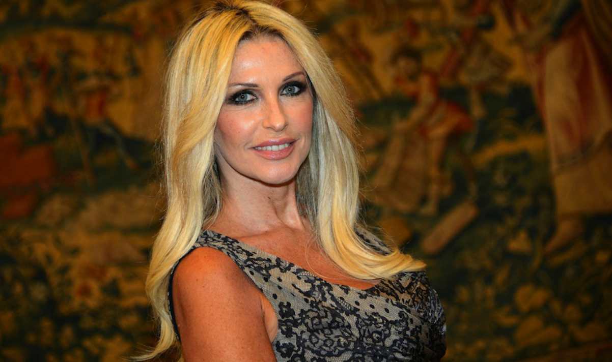 paola ferrari affido bambino a 61 anni