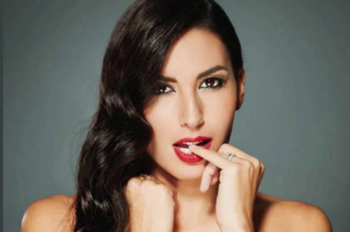 Elisabetta Gregoraci seduce tutte con le sue forme