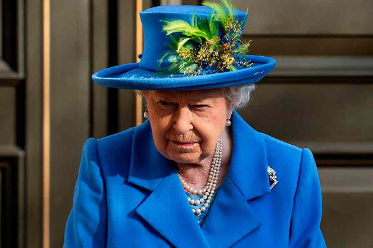 Regina Elisabetta e lo staff di corte sottopagato