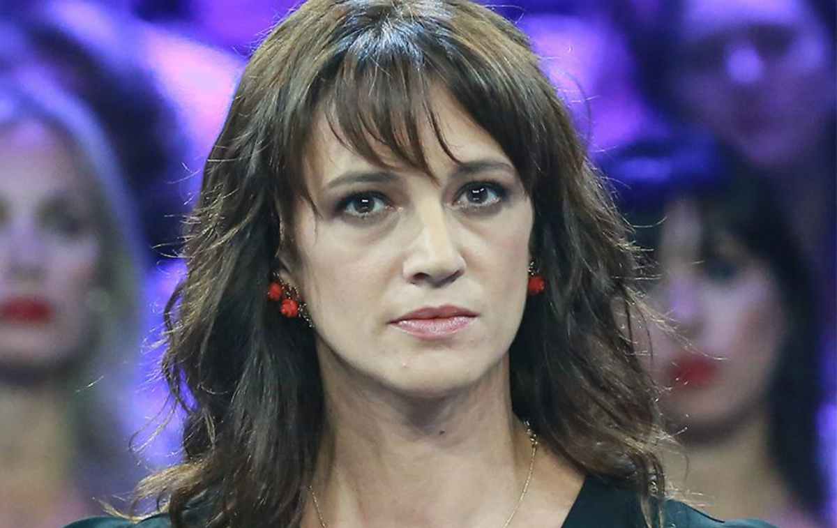 Asia Argento costretta a ritirarsi da pechino express