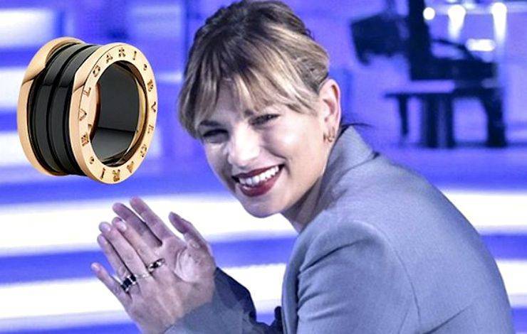 Emma marrone nella bufera per l'anello