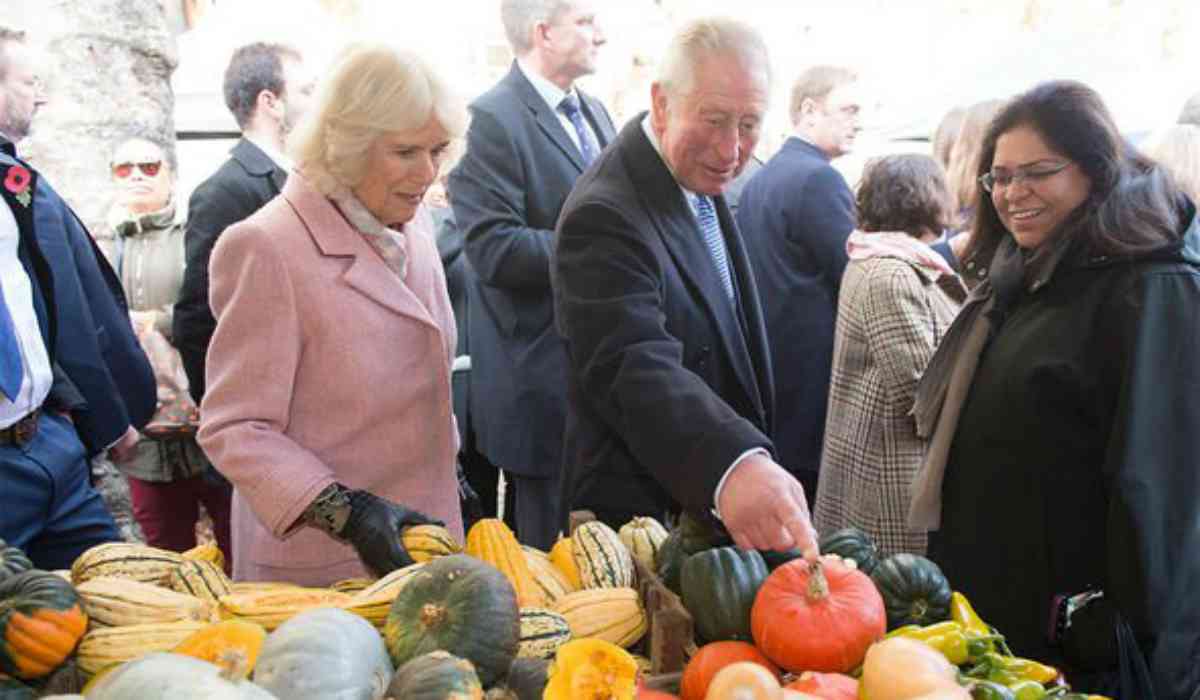 Camilla al mercato prima del malessere