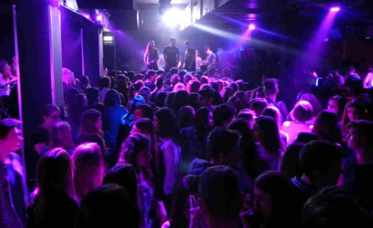 Ragazzo accoltellato in discoteca