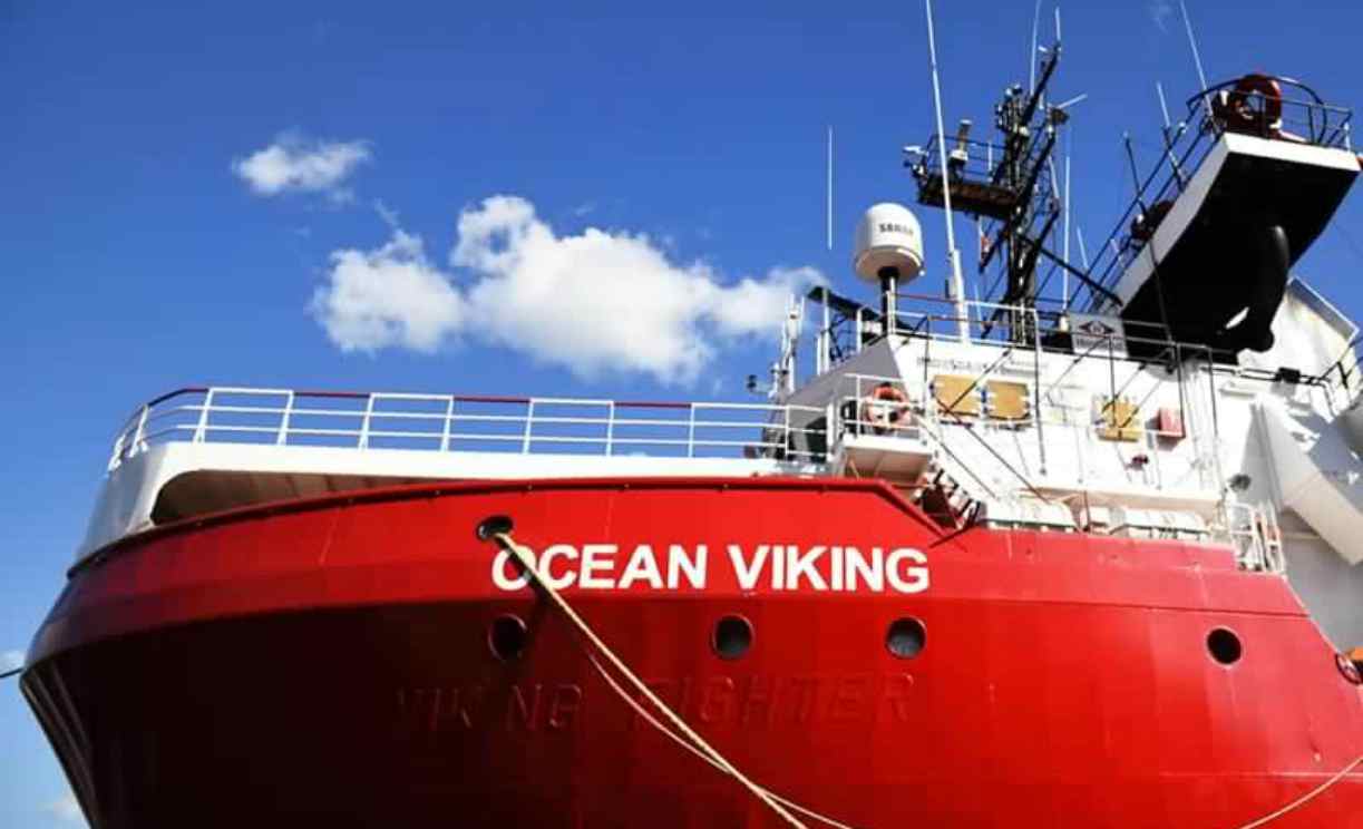 Ocean Viking, 159 migranti sbarcano a Taranto: "Pronta la ricollocazione"