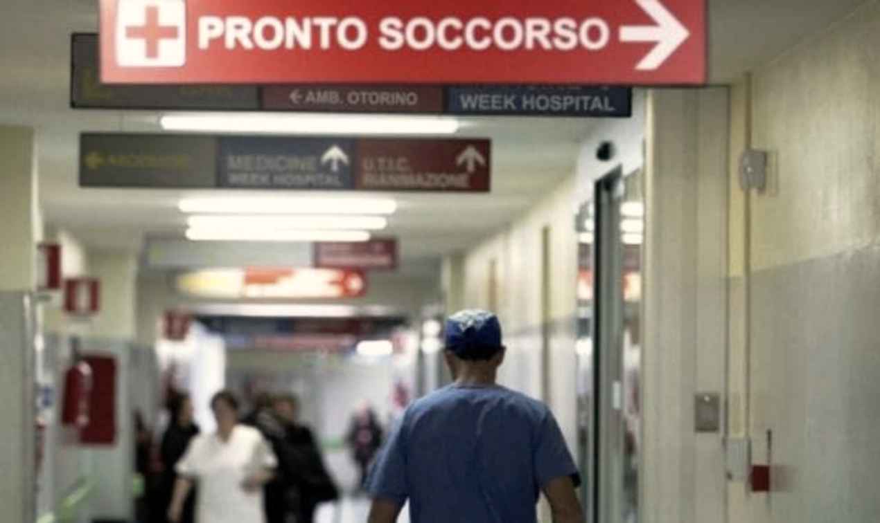 "Taci scimmia, tanto ne fai uno all'anno", madre insultata in Ospedale per le urla dopo la morte della sua neonata