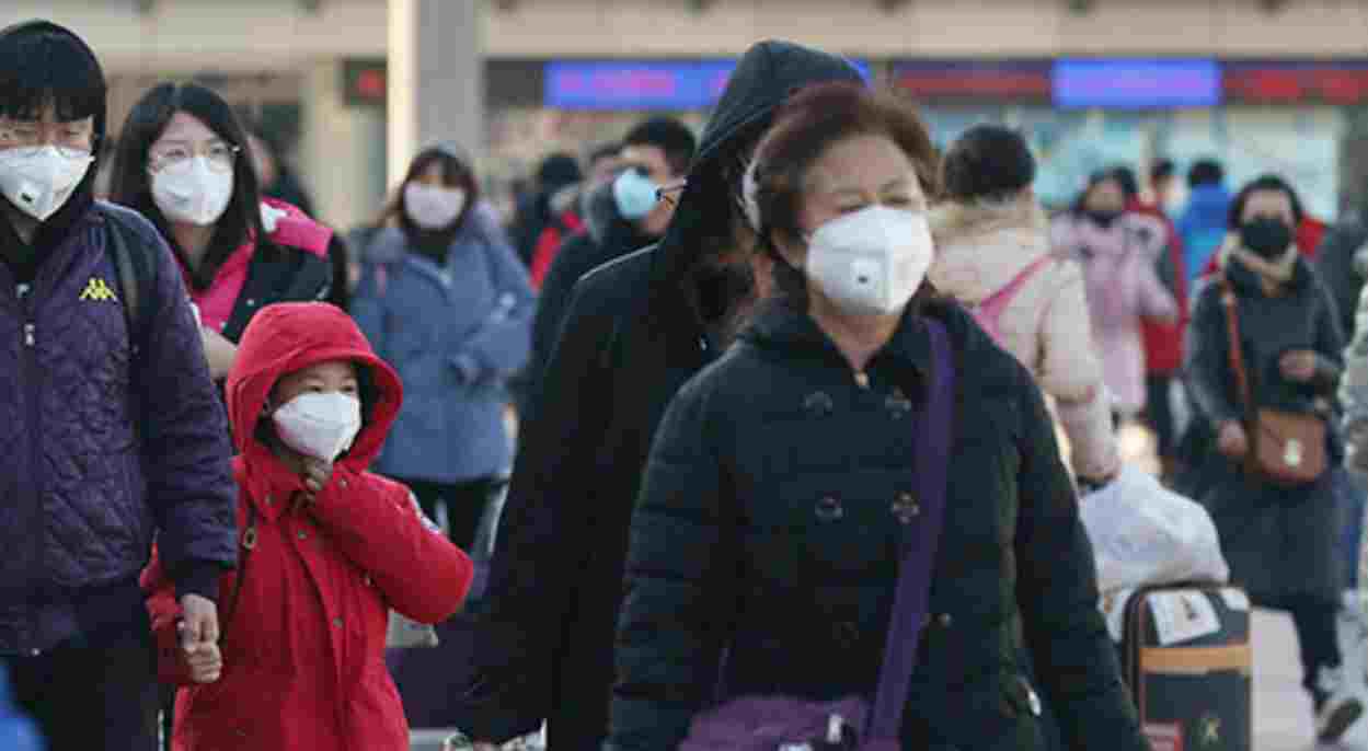 Cina, Hong Kong dichiara l'emergenza: origine del virus da un laboratorio di Wuhan?