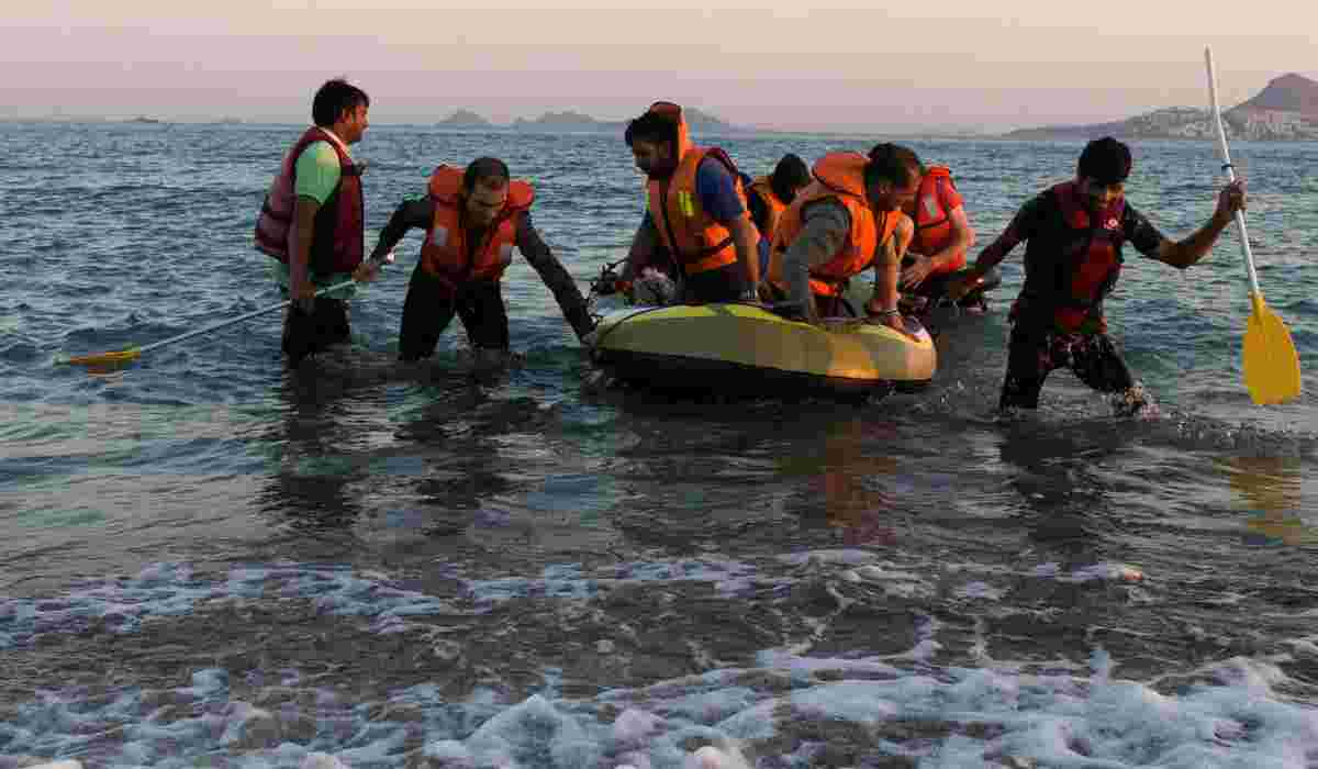 Αποτέλεσμα εικόνας για Migranti. In Grecia una barriera galleggiante per fermare gli sbarchi -
