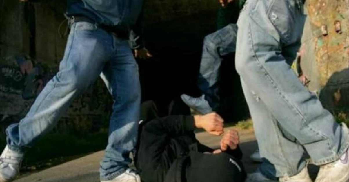 "Volevamo provare il coltello nuovo", baby gang accoltella ragazzino a Napoli