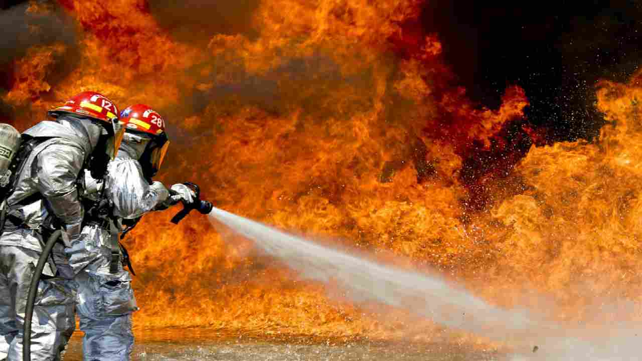 Incendi a Brescia, paura in Valtrompia e Valsabbia: Vigili del Fuoco a lavoro