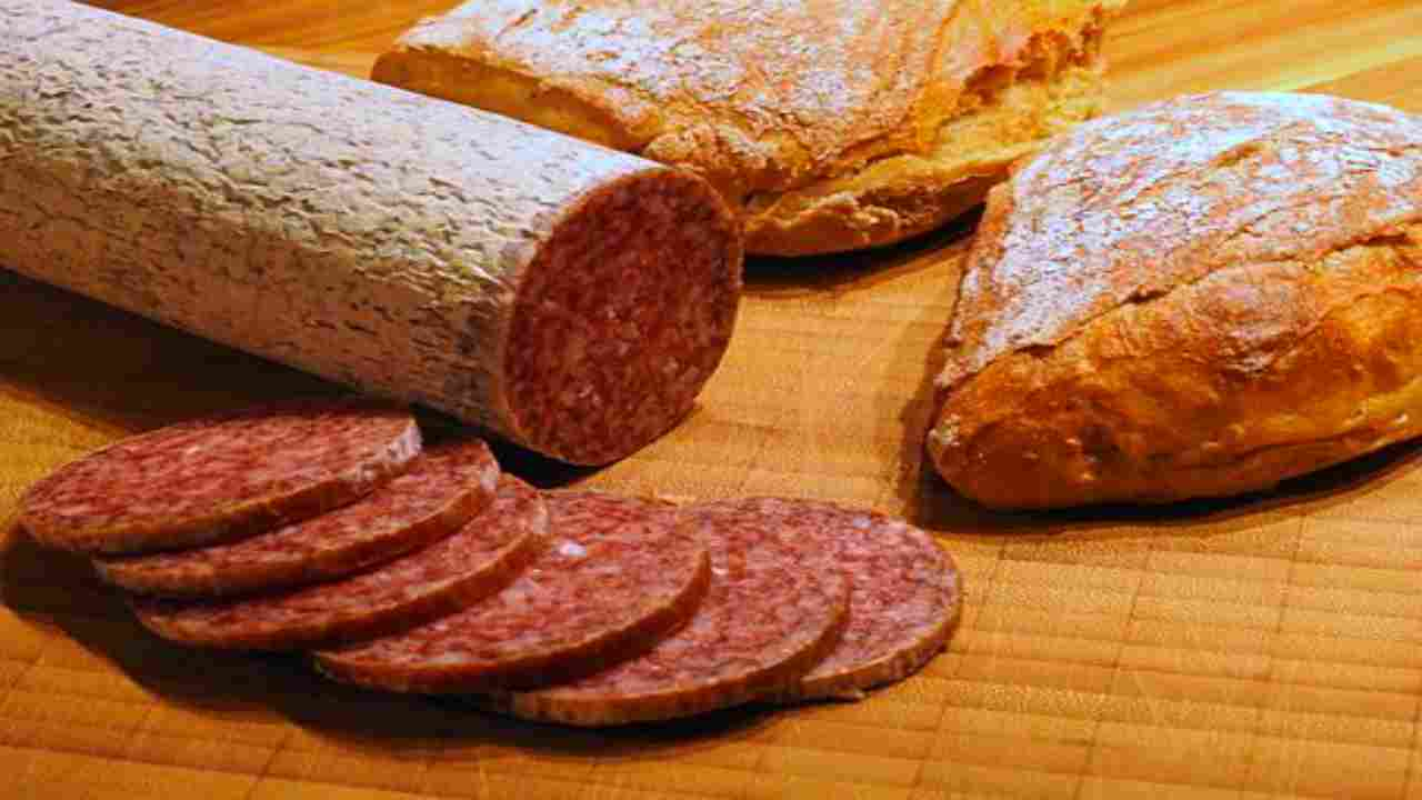 Allarme salmonella, salame di nota marca richiamato dal Ministero della Salute: lotto e scadenza