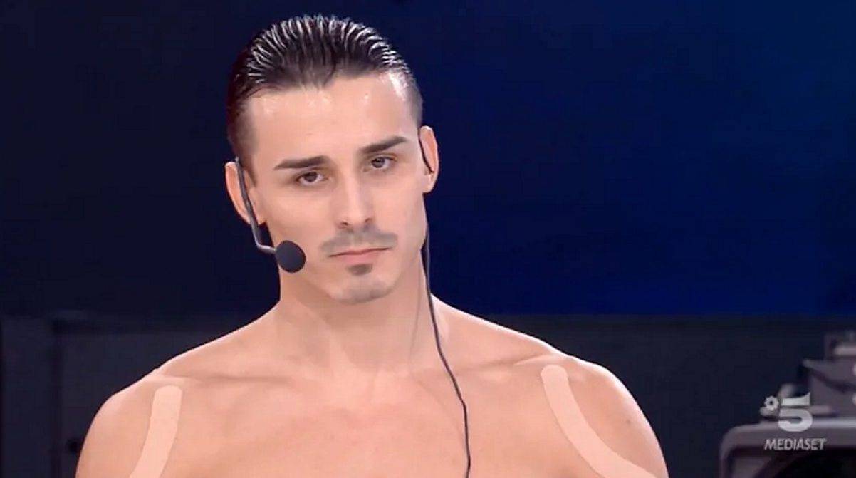 Il ballerino Valentin Alexandru viene cacciato dallo studio di Amici 19