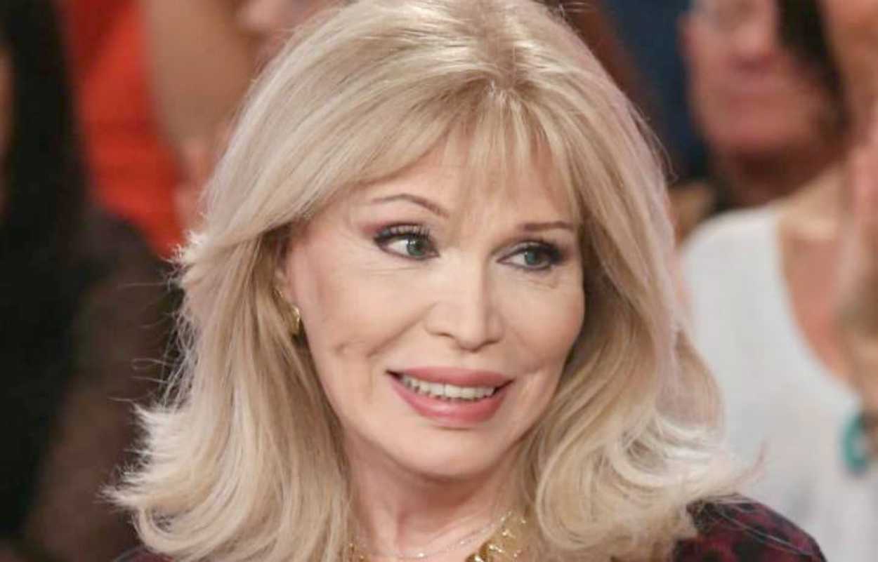 Amanda Lear confessa: 'Faccio sesso 2 ore al giorno a 80 anni'