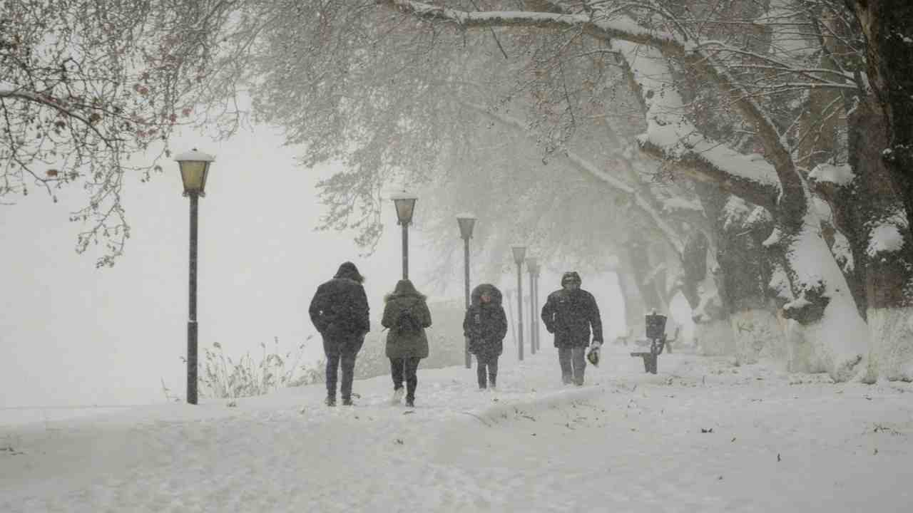 Previsioni meteo Italia, neve e freddo: emergenza acqua alta a Venezia