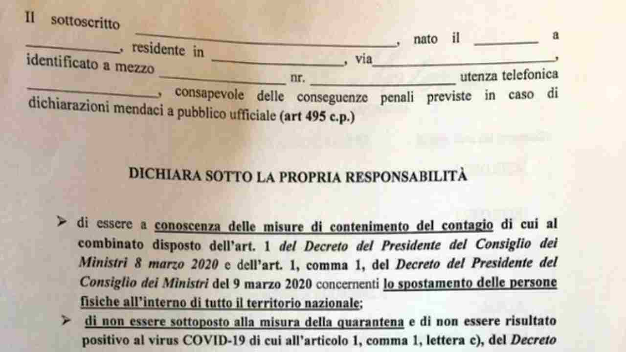 Autocertificazione, non è ammesso il modulo sullo smartphone: la Polizia chiarisce i dubbi